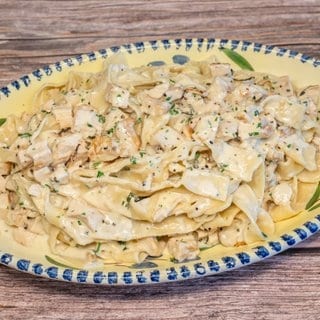 Fettuccine w/ Alfredo Sauce